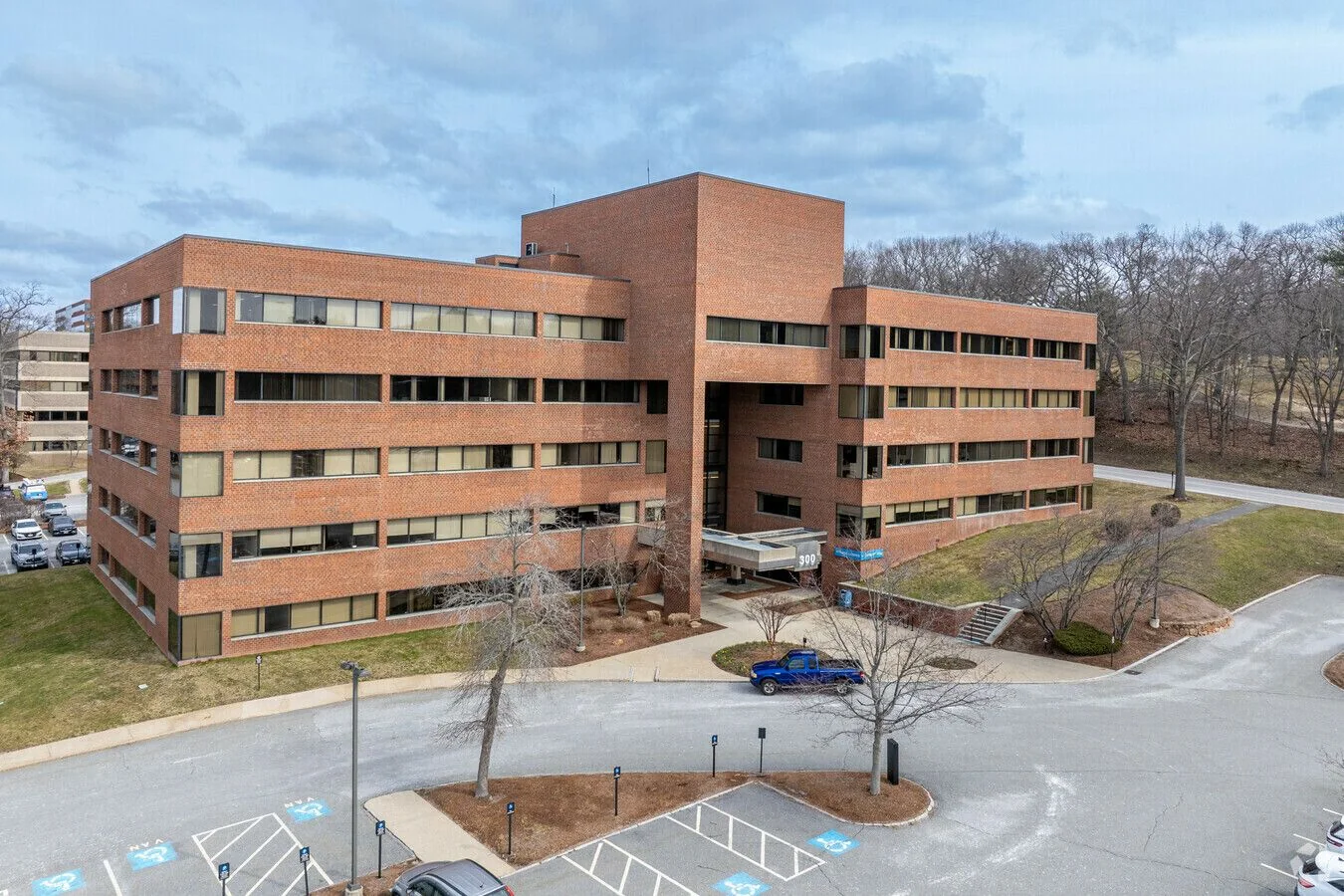 300 Unicorn Park Dr — Lease in Woburn, MA, photo 1 of 1