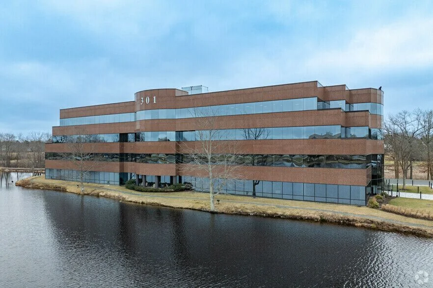 301 Edgewater Pl — Lease in Wakefield, MA, photo 1 of 1