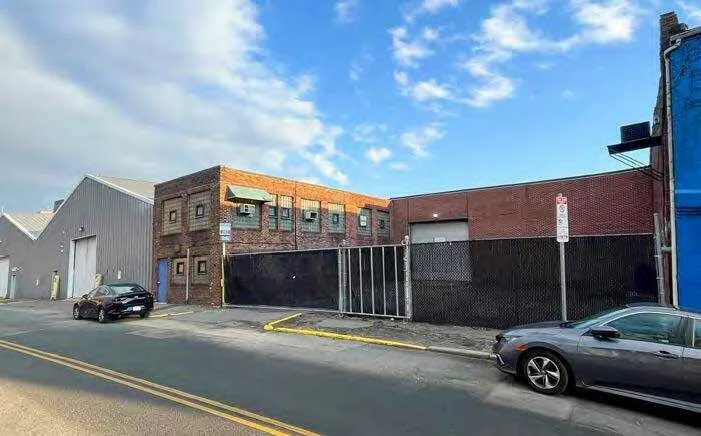 190-194 West First Street — Lease in Boston, MA, photo 1 of 3