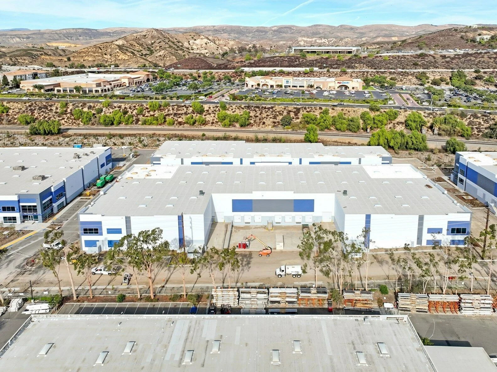 Easy Street Industrial Center — Lease in Simi Valley, CA, photo 2 of 5