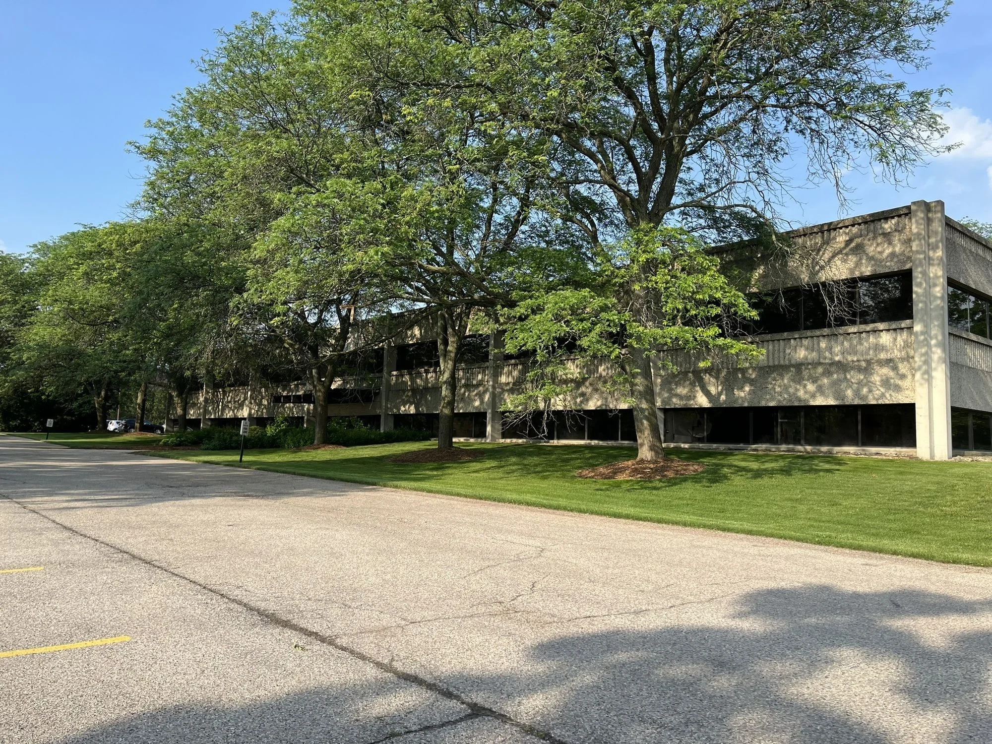 Executive Center I — Lease in Brookfield, WI, photo 2 of 3
