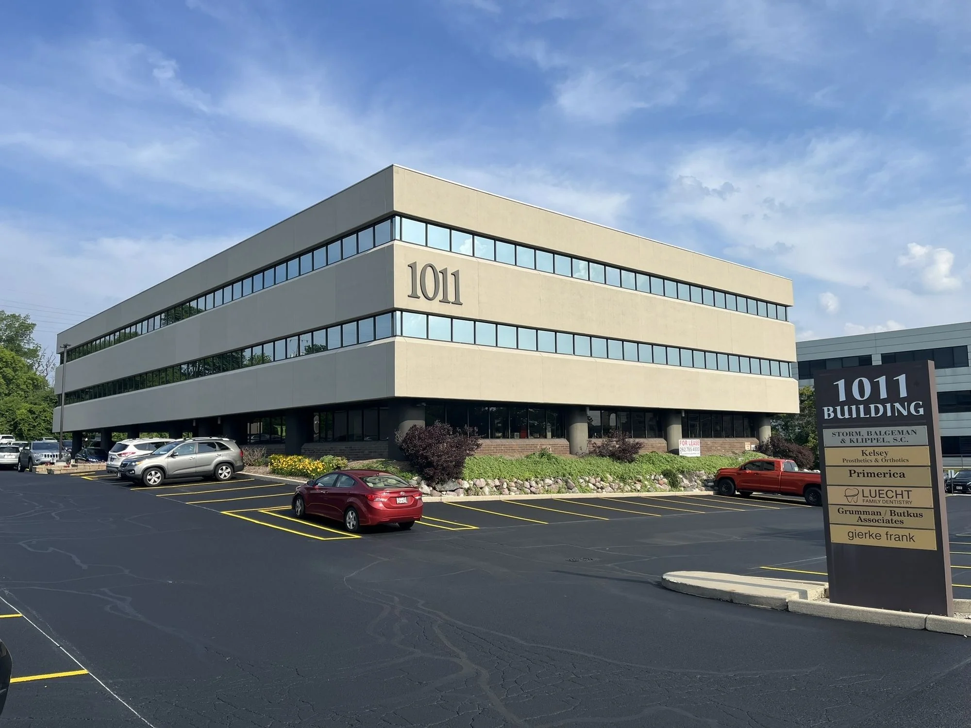 1011 N Mayfair Road — Lease in Wauwatosa, WI, photo 1 of 6