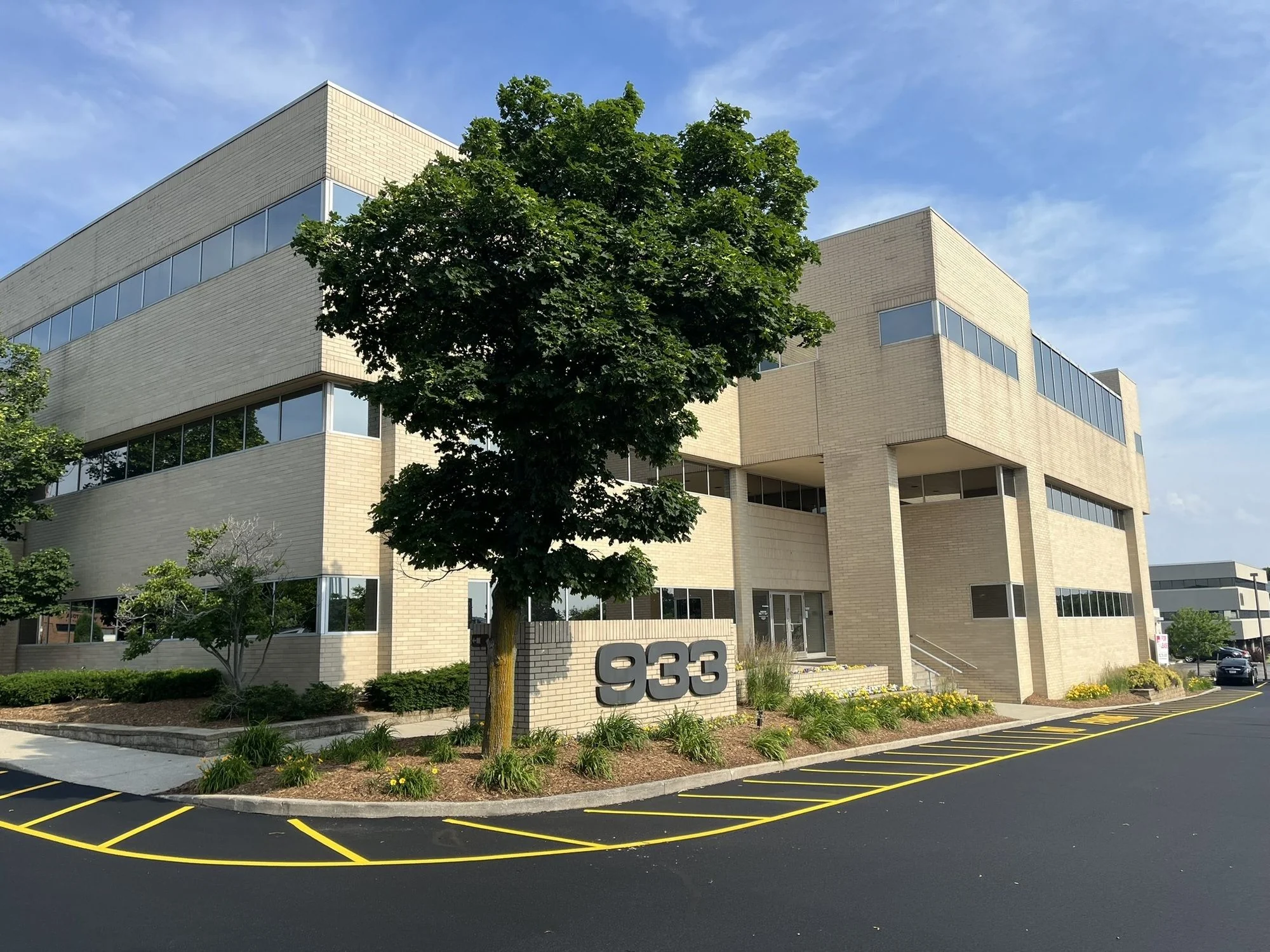 933 N Mayfair Road — Lease in Wauwatosa, WI, photo 1 of 8