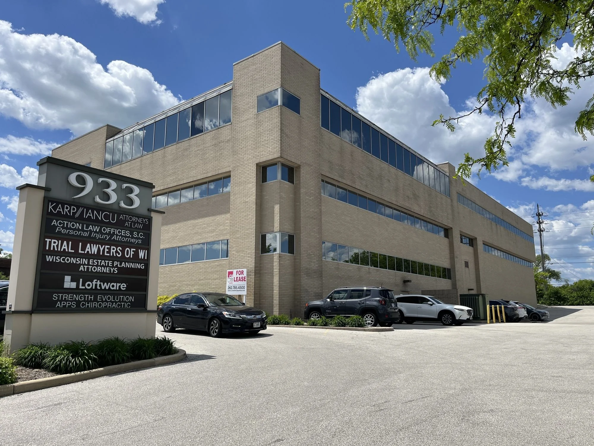 933 N Mayfair Road — Lease in Wauwatosa, WI, photo 2 of 8