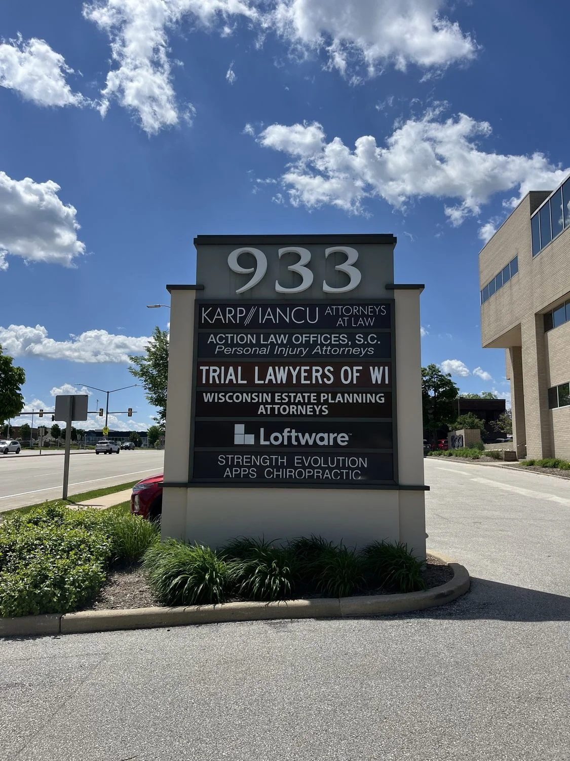 933 N Mayfair Road — Lease in Wauwatosa, WI, photo 3 of 8