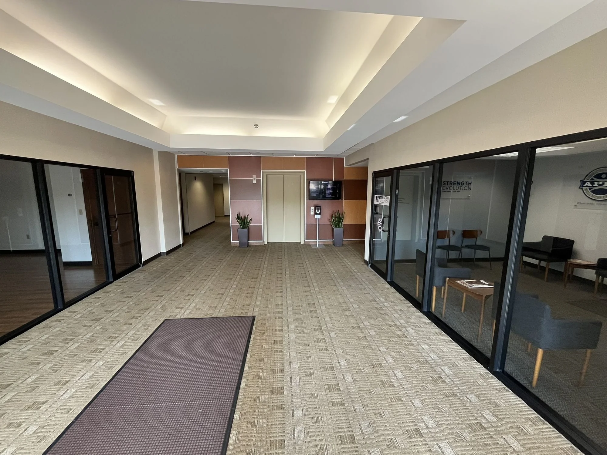 933 N Mayfair Road — Lease in Wauwatosa, WI, photo 5 of 8