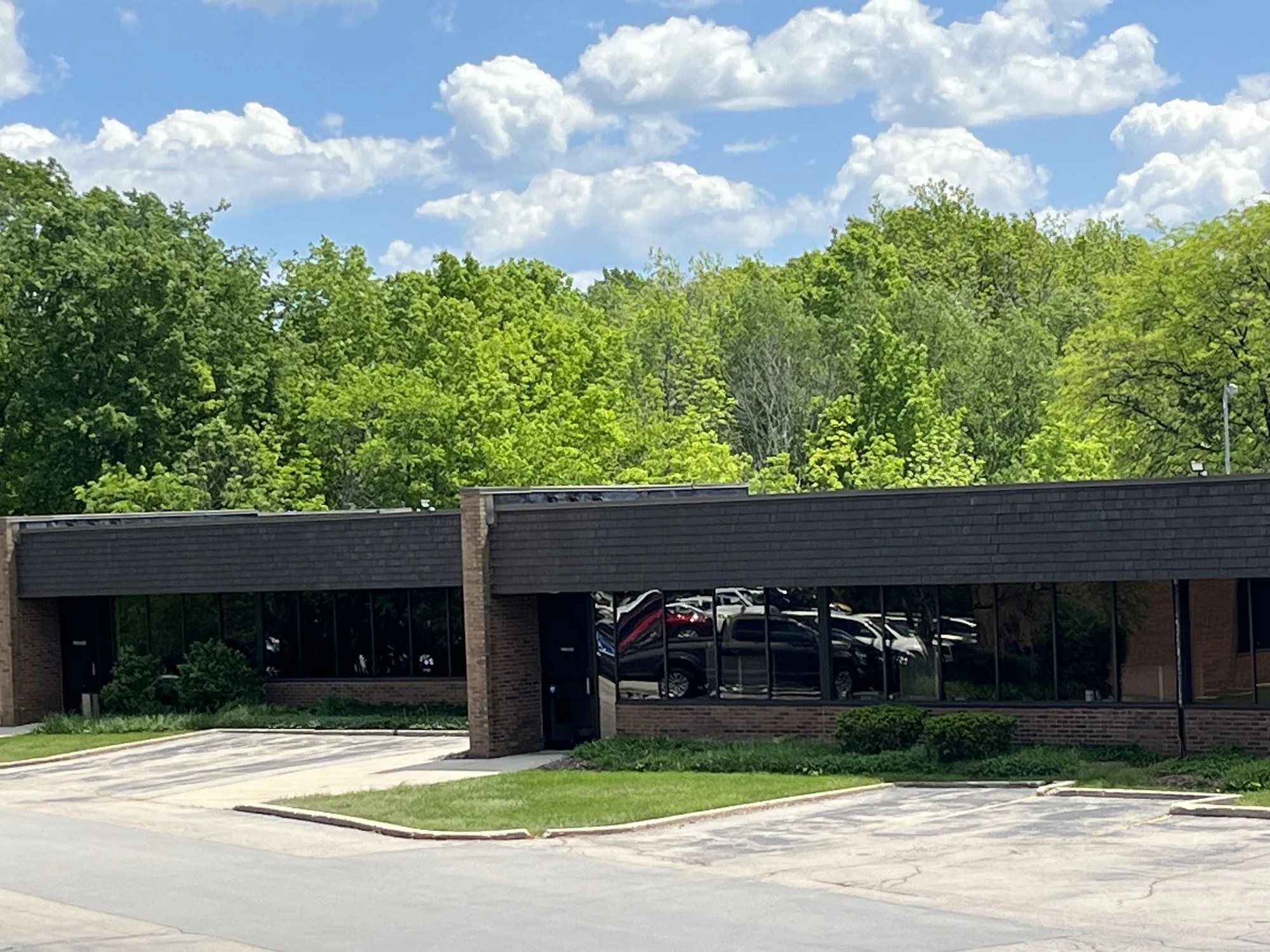 Bishops Woods West I — Lease in Brookfield, WI, photo 1 of 8