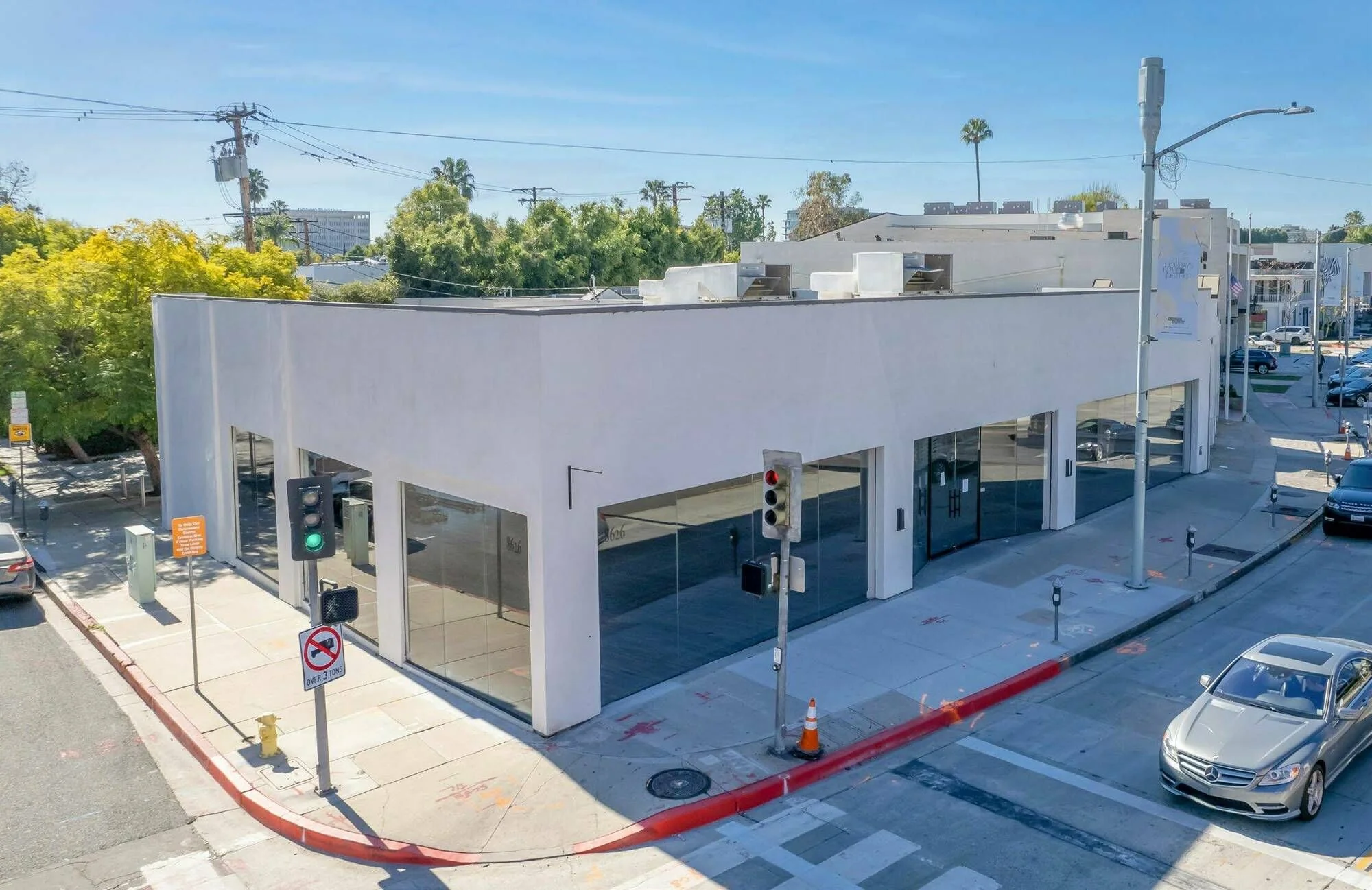 8626 Melrose Avenue — Lease in West Hollywood, CA, photo 1 of 1
