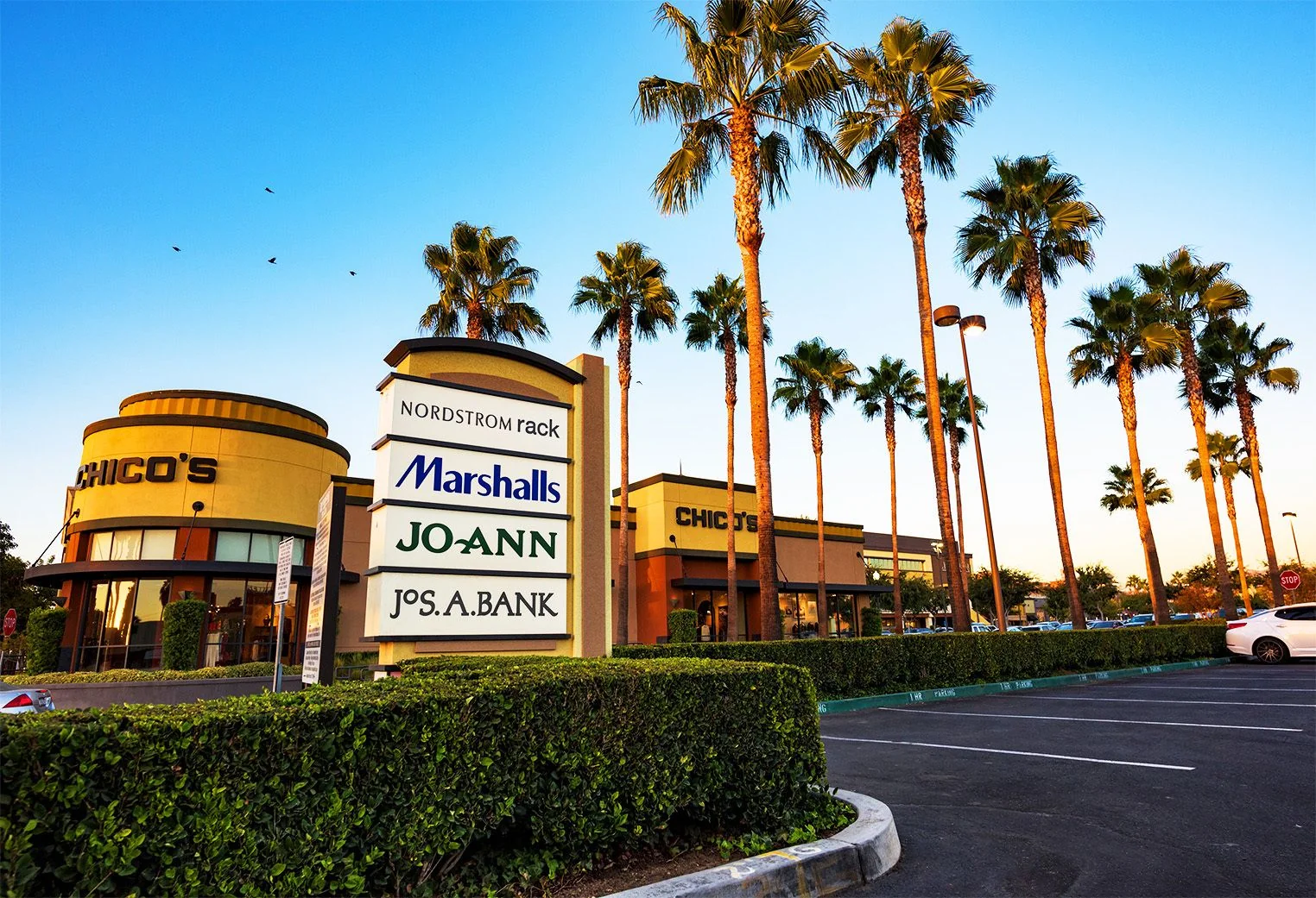 Riverside Plaza — Lease in Riverside, CA, photo 2 of 3