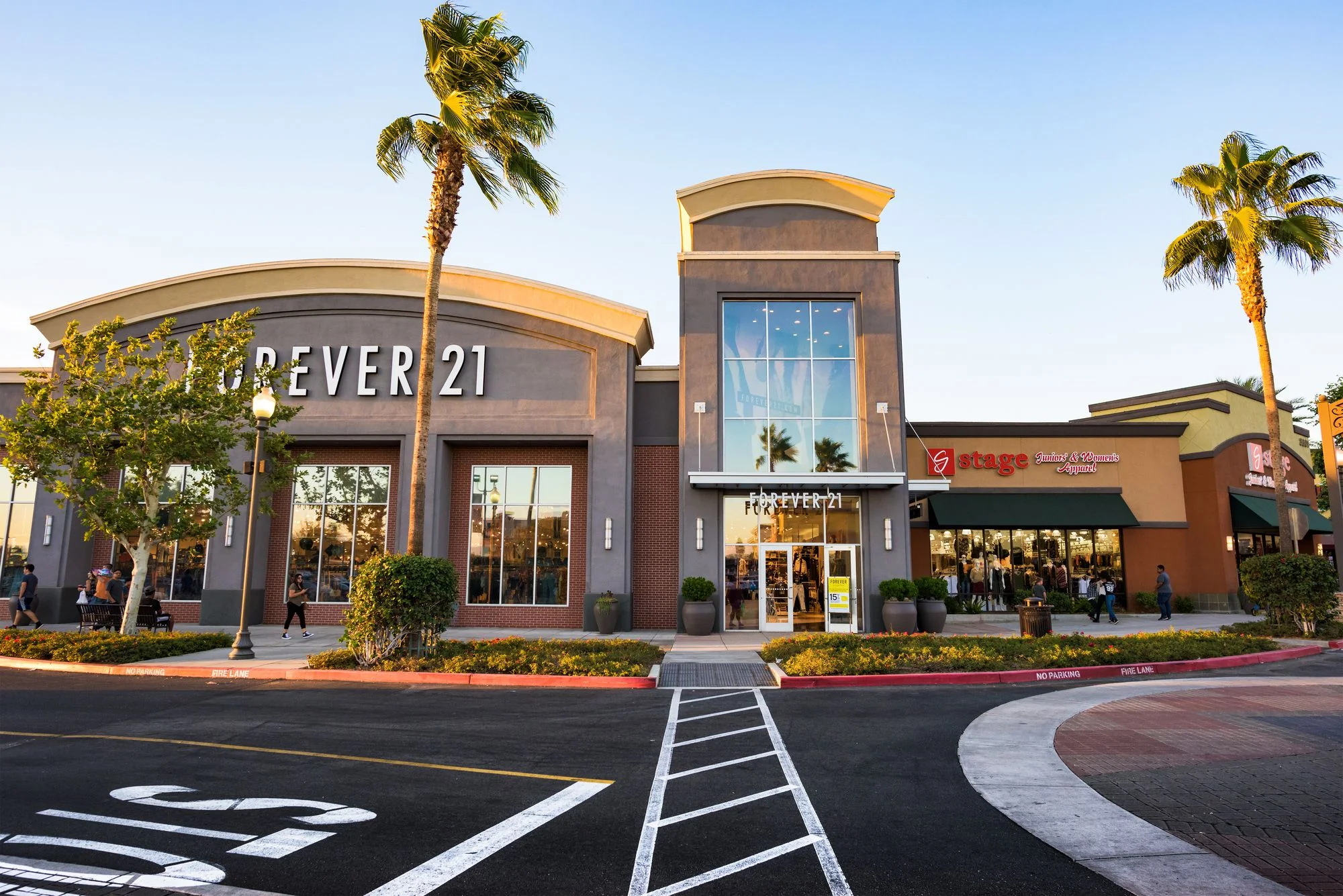 Riverside Plaza — Lease in Riverside, CA, photo 3 of 3