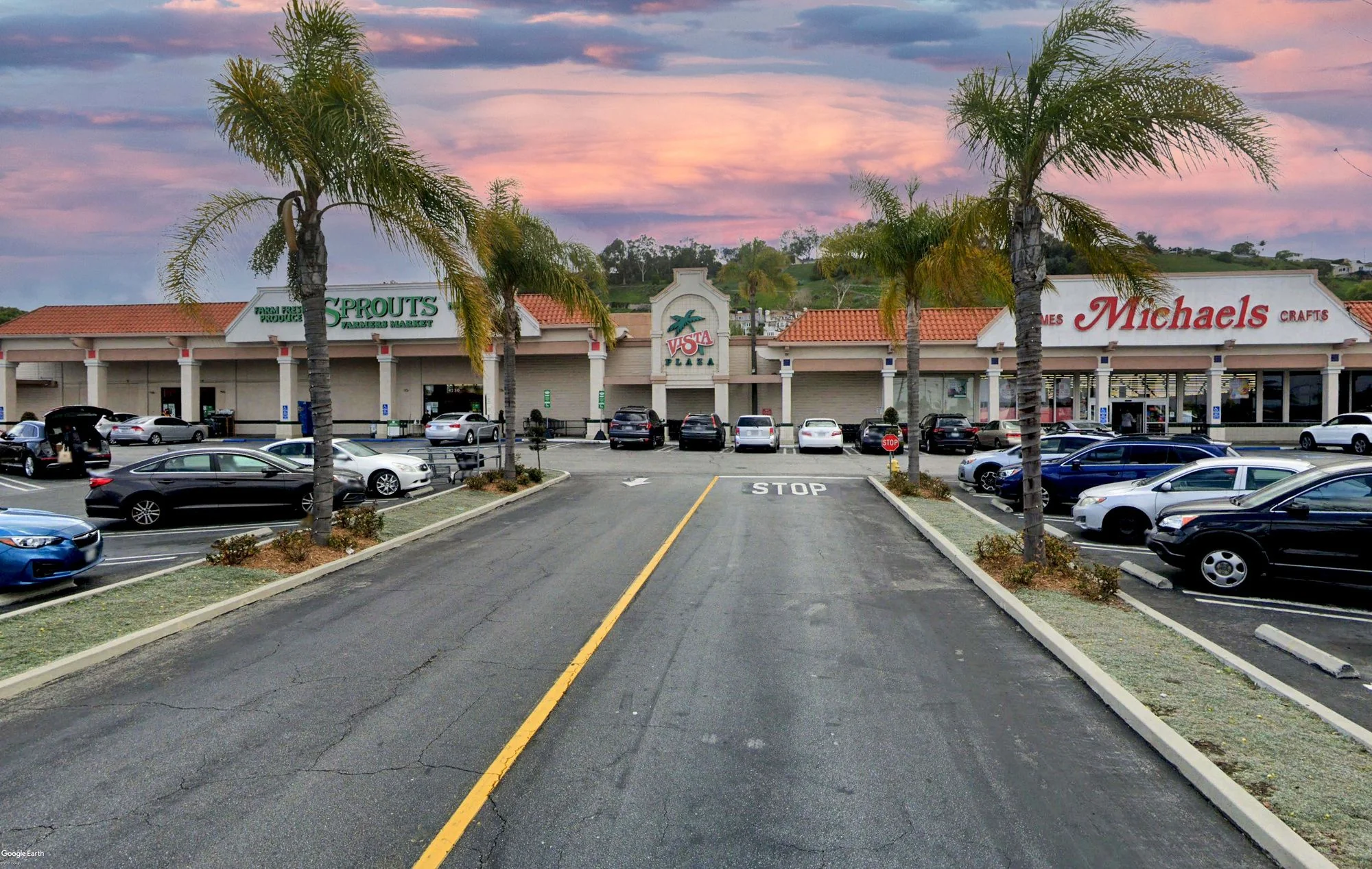 Vista Plaza Shopping Center — Lease in Torrance, CA, photo 1 of 2
