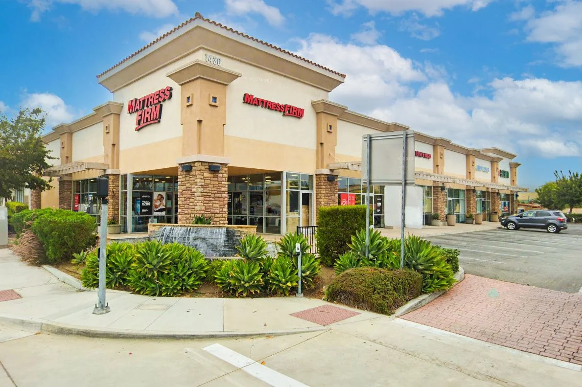 Best Buy Center — Lease in Duarte, CA, photo 1 of 1