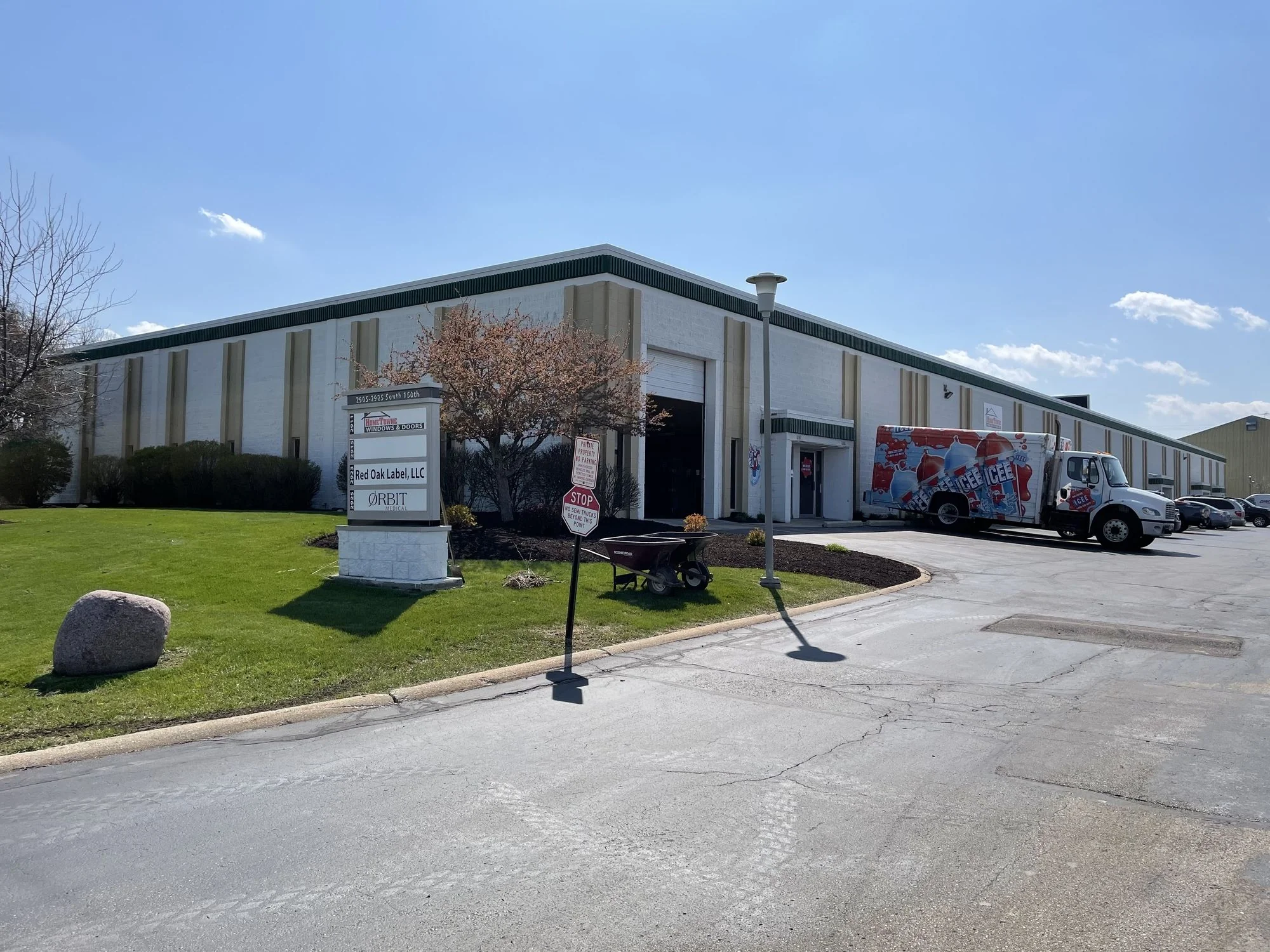 2855-2925 S 160th St — Lease in New Berlin, WI, photo 1 of 1
