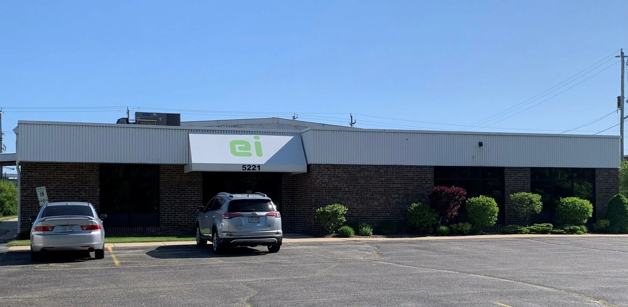 5221 West Beaver Creek Parkway — Lease in Brown Deer, WI, photo 1 of 1