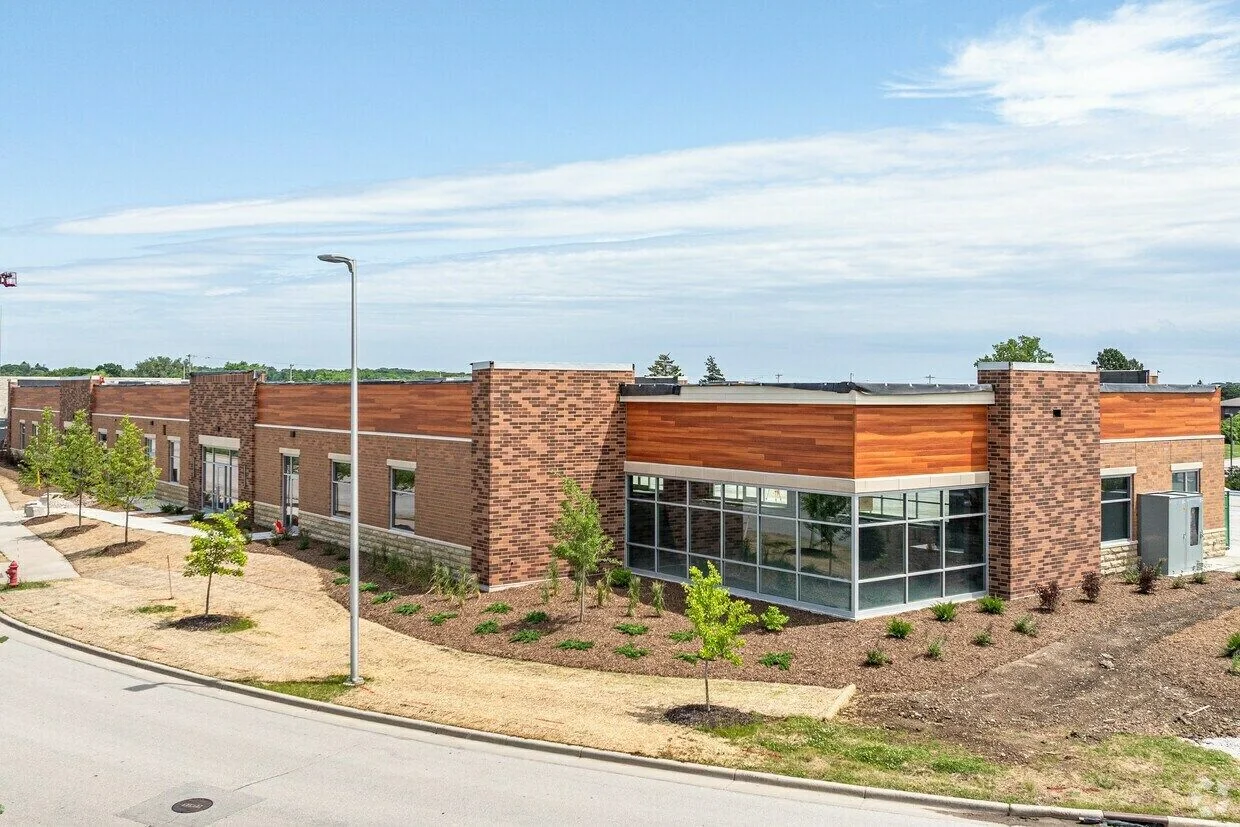 THE SHOPPES AT THE CORRIDOR — Lease in Brookfield, WI, photo 1 of 6