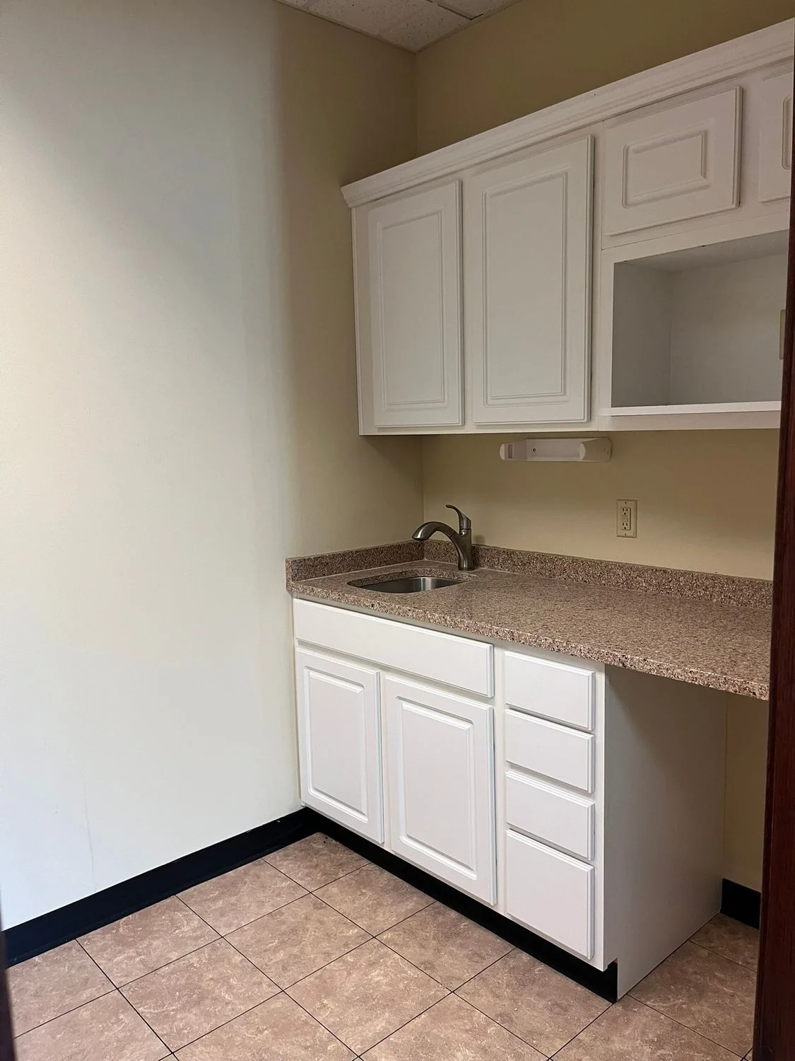 Forest Grove Business Center — Lease in Pewaukee, WI, photo 7 of 8