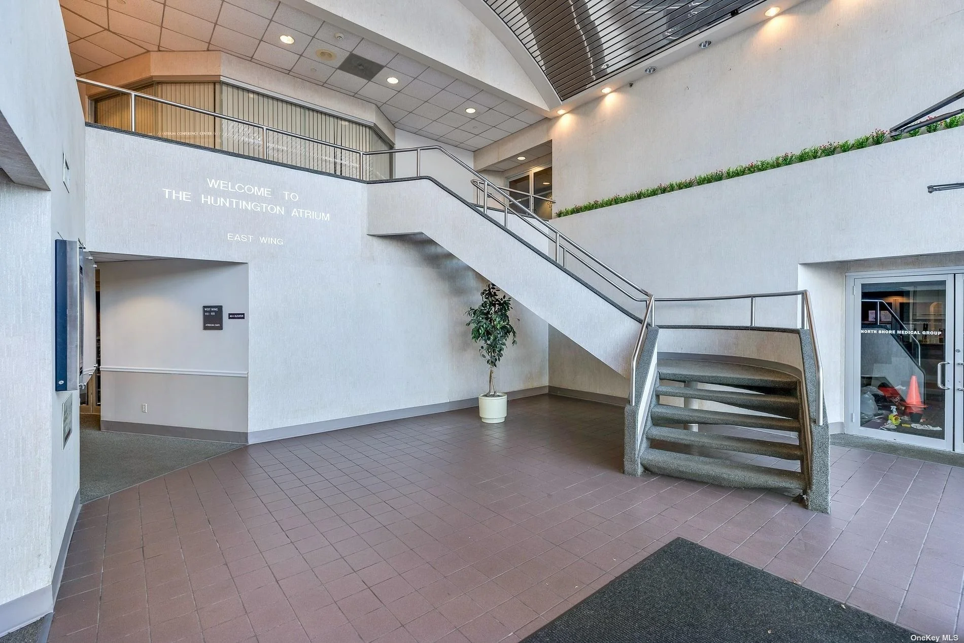 The Huntington Atrium — Lease in Huntington, NY, photo 3 of 8