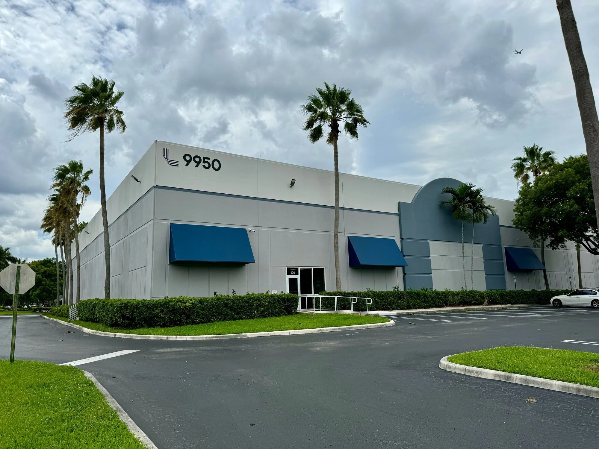 International Corporate Park #4 — Lease in Miami, FL, photo 2 of 5