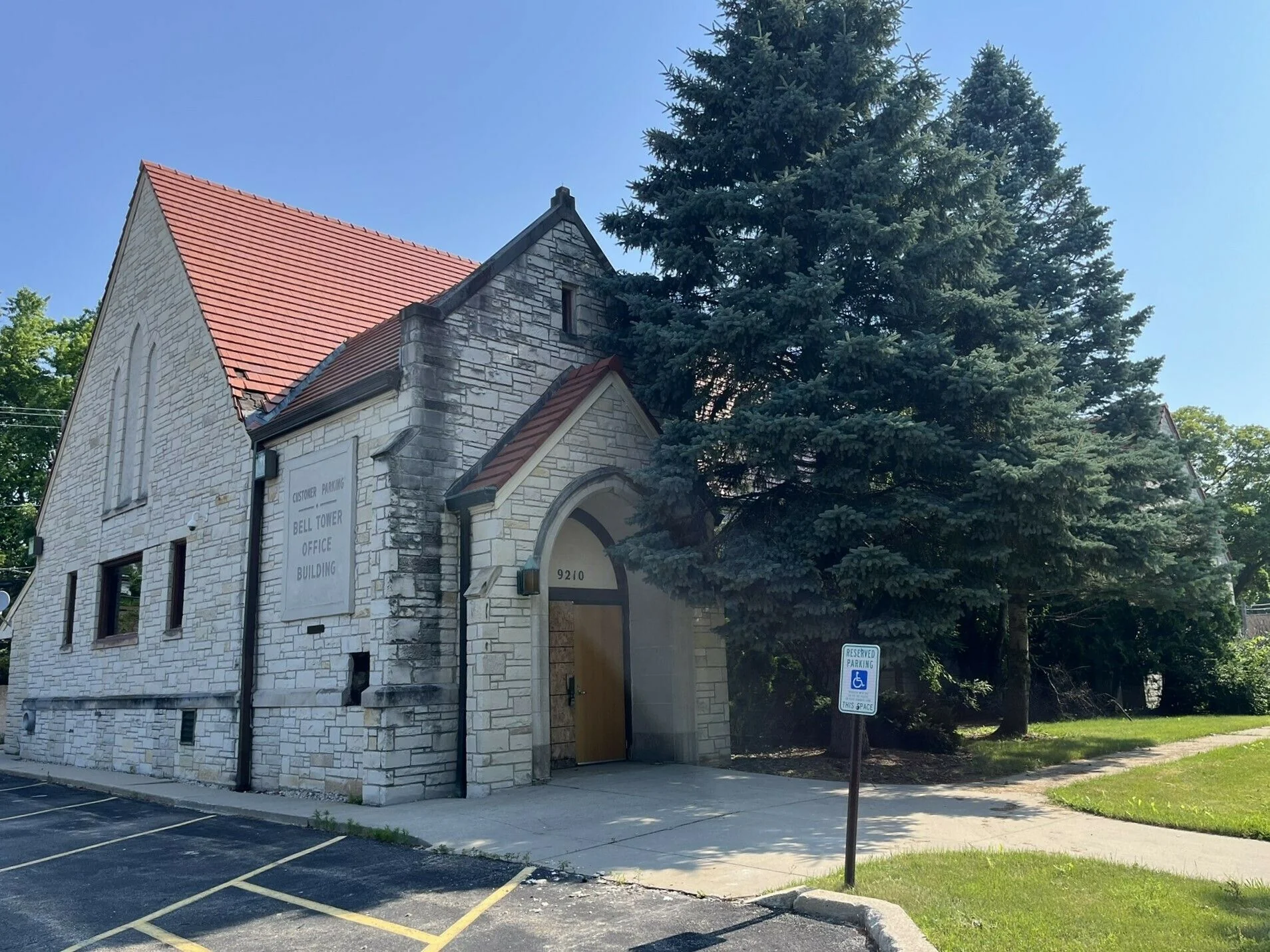 9200 (9210) W North Avenue — Lease in Wauwatosa, WI, photo 3 of 5