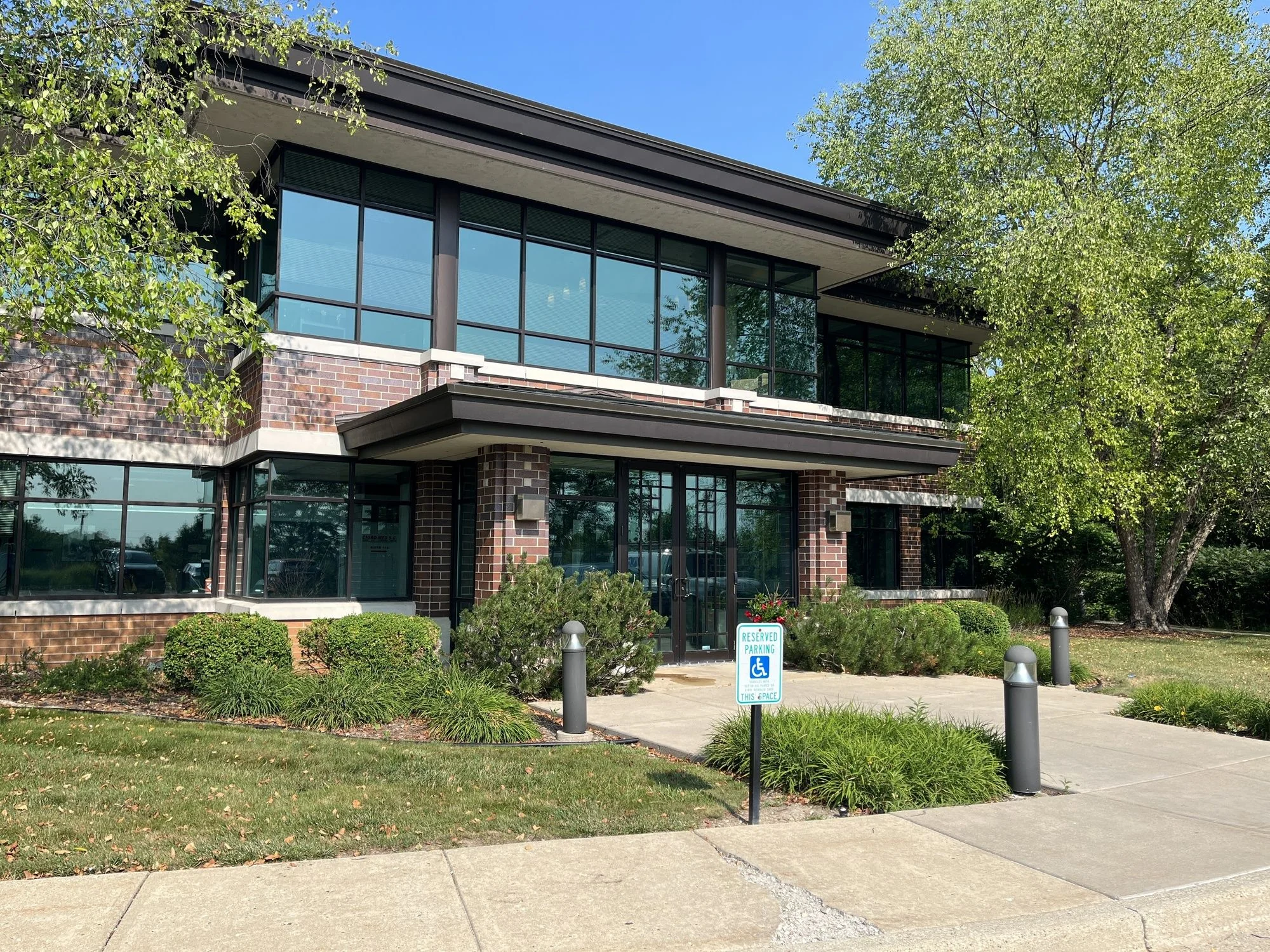 N21 W23340 Ridgeview Pkwy W — Lease in Waukesha, WI, photo 1 of 6