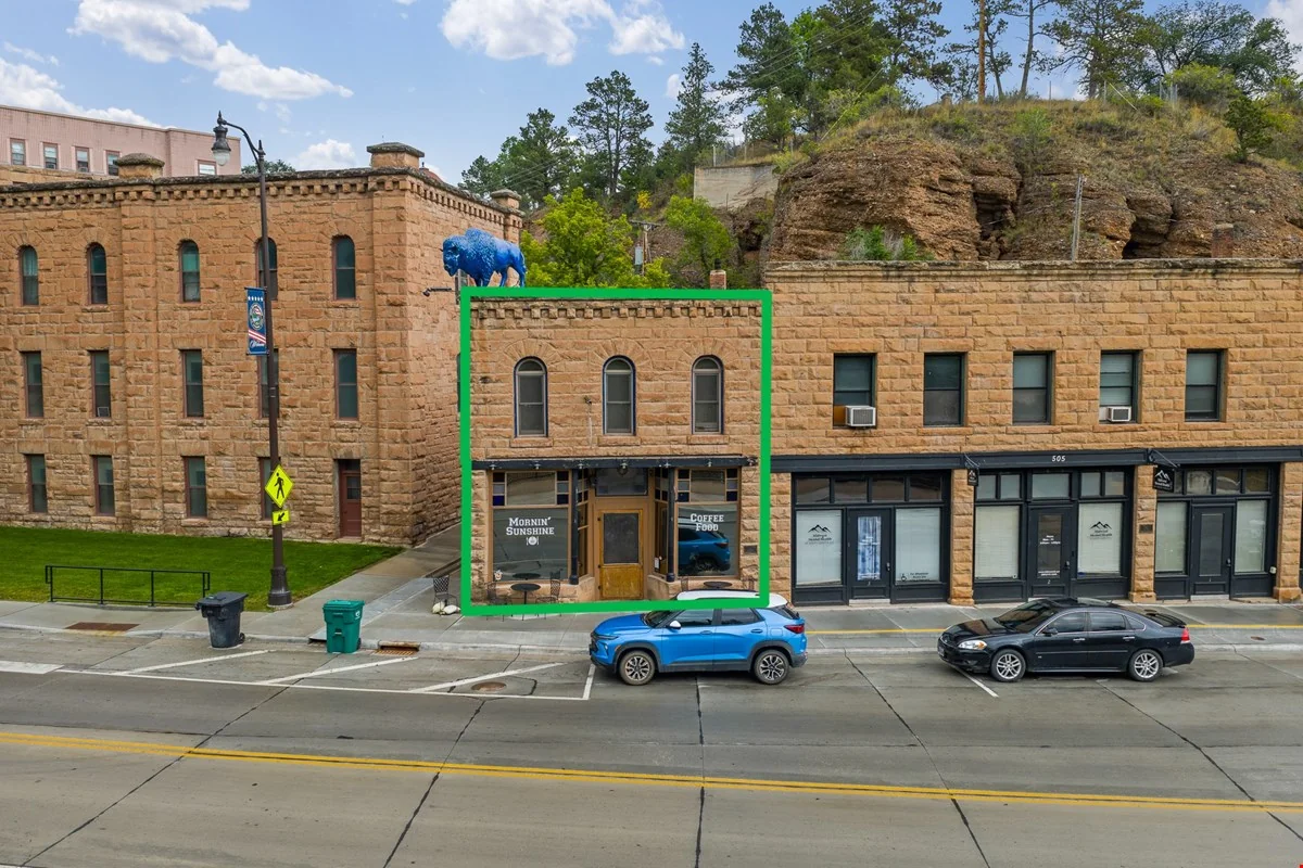 Retail Front with appartment - office for sale in hot springs, SD