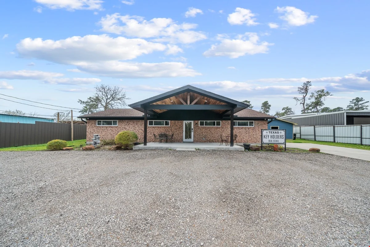 Secure A Standalone Office Building With Storage — Sale in Spring, TX, photo 4 of 8