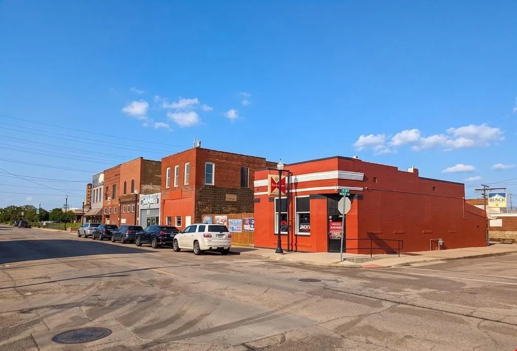 154 E Elm — Sale in Canton, IL, photo 8 of 8