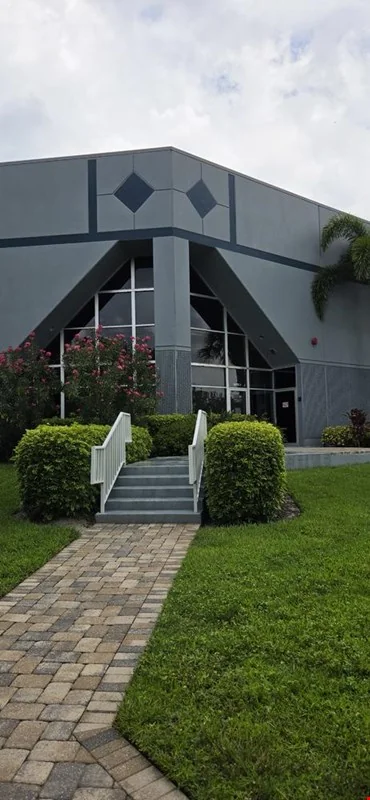 Office/Warehouse Space For Lease — Lease in Fort Myers, FL, photo 4 of 8