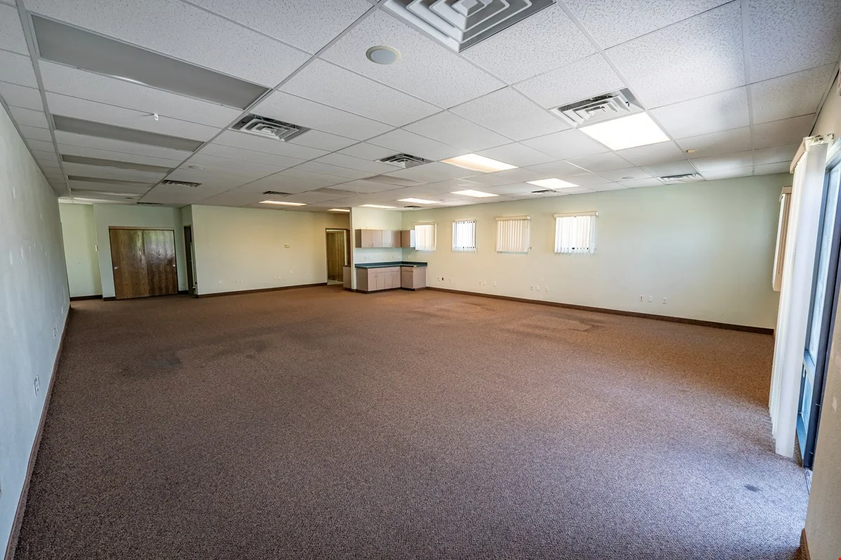 Foothills Bank Property — Lease in Bullhead City, AZ, photo 3 of 8