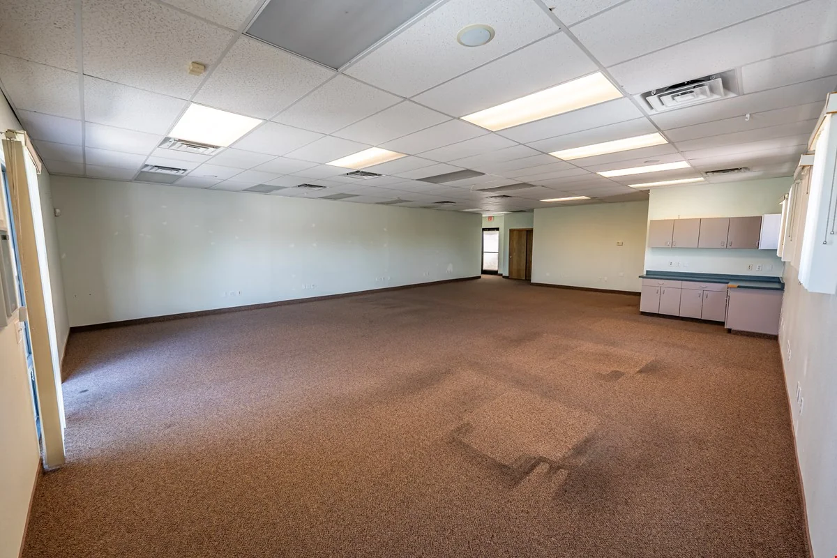 Foothills Bank Property — Lease in Bullhead City, AZ, photo 4 of 8