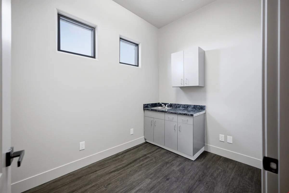3939 SHR — Lease in Kingman, AZ, photo 3 of 8
