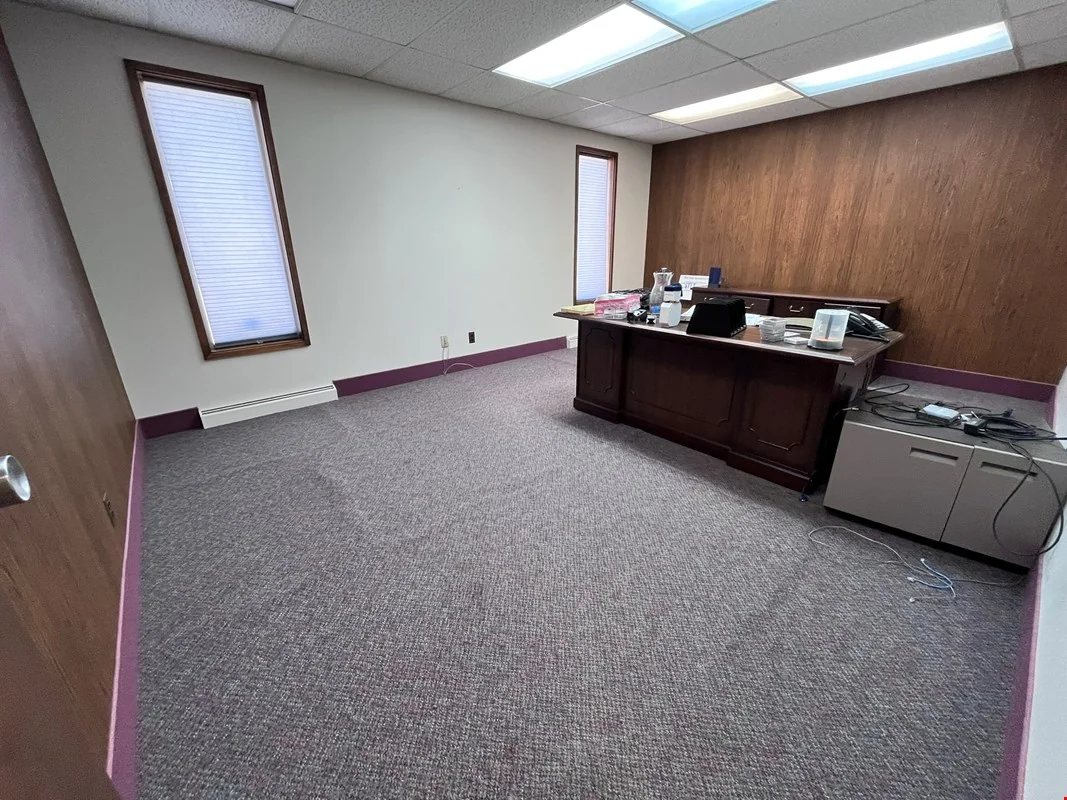 Office Building For Lease — Lease in Saginaw, MI, photo 3 of 8