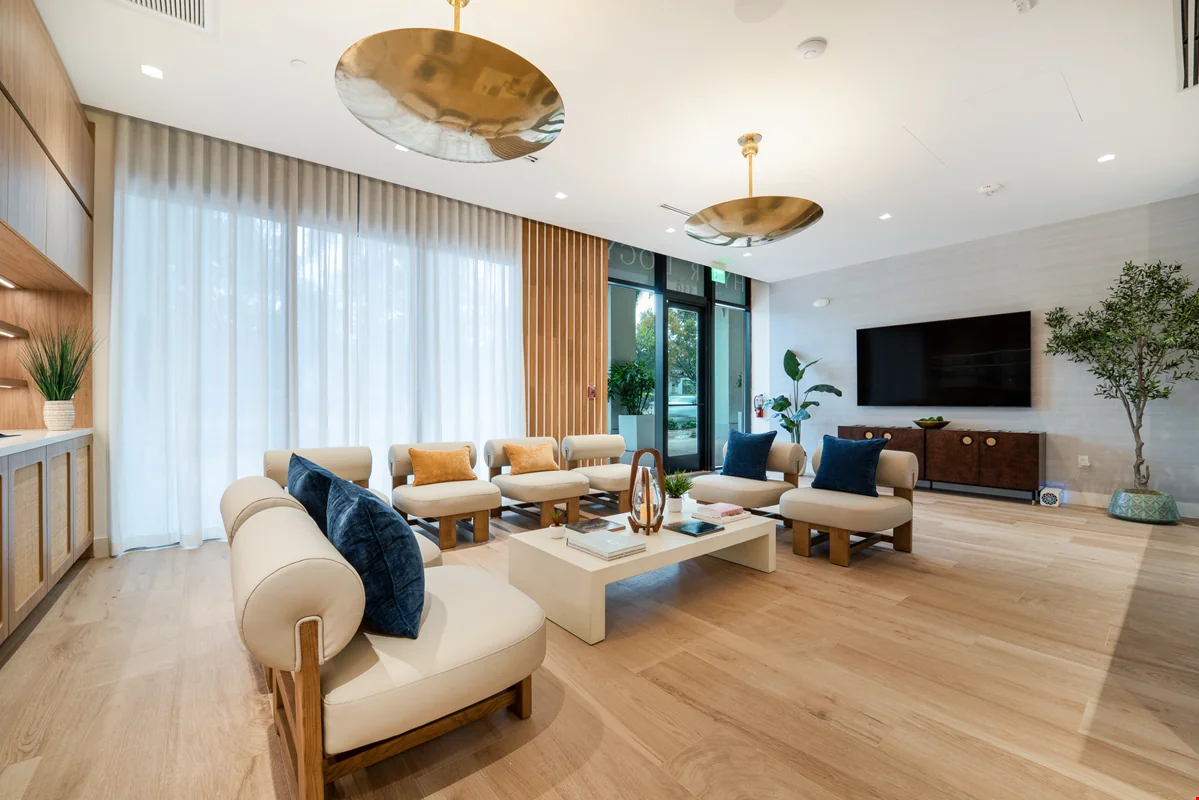 CORAL GABLES WELLNESS & AESTHETIC FACILITY — Lease in Coral Gables, FL, photo 1 of 7