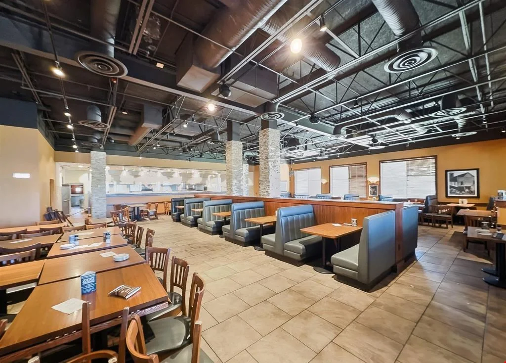 230 Conference Center Dr — Lease in East Peoria, IL, photo 4 of 8