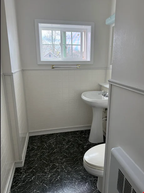 400 S. Waverly Rd. — Lease in Lansing, MI, photo 1 of 8