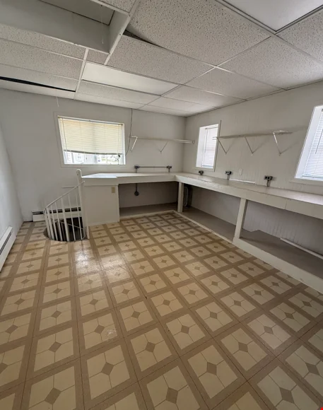 400 S. Waverly Rd. — Lease in Lansing, MI, photo 5 of 8