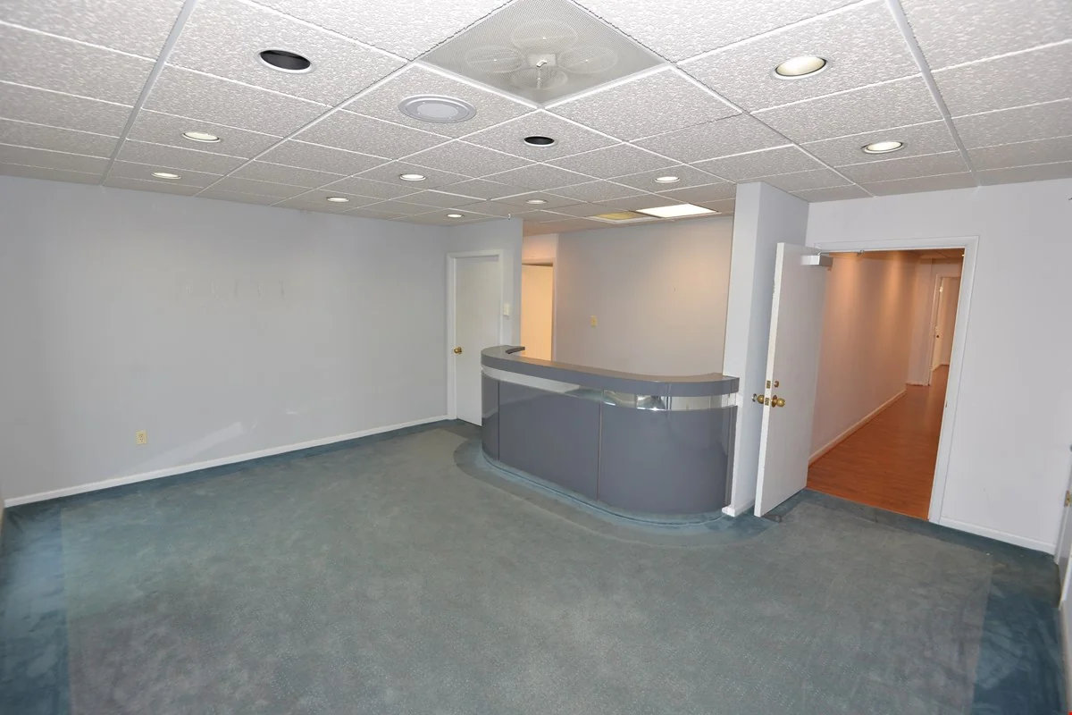 Glen DeVere Building — Lease in Virginia Beach, VA, photo 6 of 8