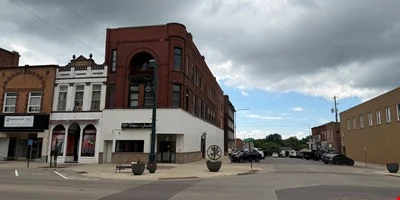 202 South Broadway Avenue — Sale in Albert Lea, MN, photo 2 of 8