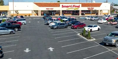 Smart & Final — Sale in Delano, CA, photo 3 of 6
