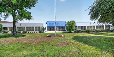 1404 W Walnut Hill Ln — Lease in Irving, TX, photo 2 of 8