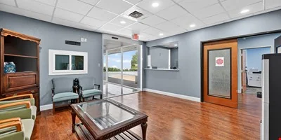 1404 W Walnut Hill Ln — Lease in Irving, TX, photo 3 of 8