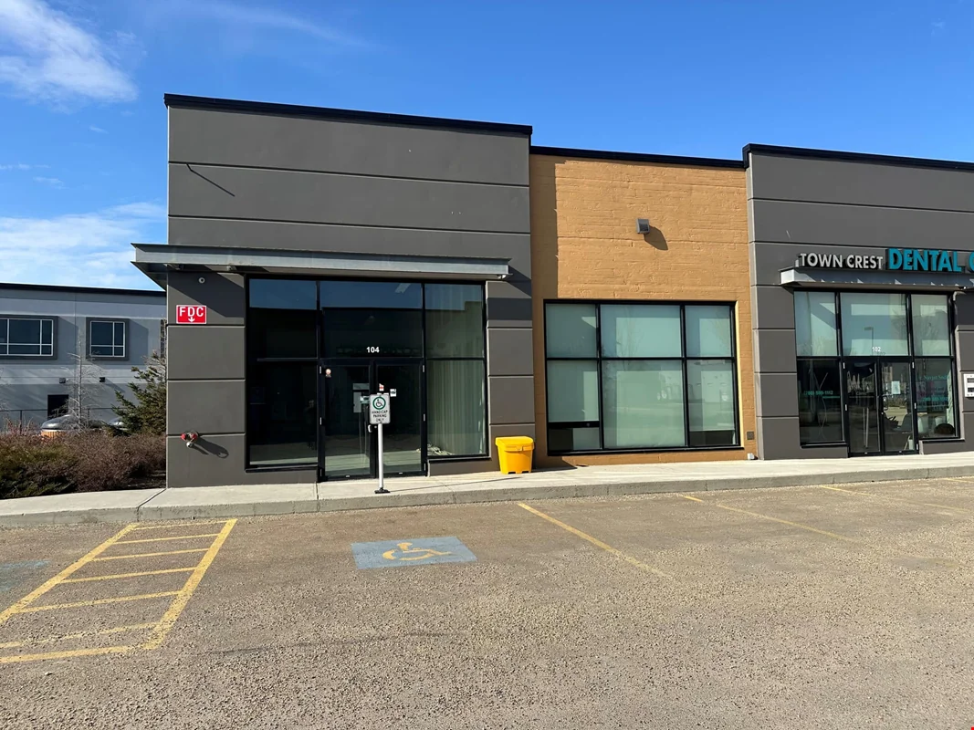 Drive thru unit - retail for sale in fort saskatchewan, AB
