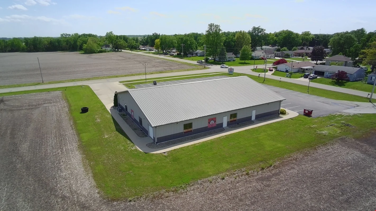 2011 E Chestnut St — Sale in Canton, IL, photo 2 of 8