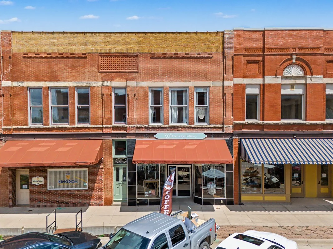 806 12th Street - mixed use for sale in belle plaine, IA