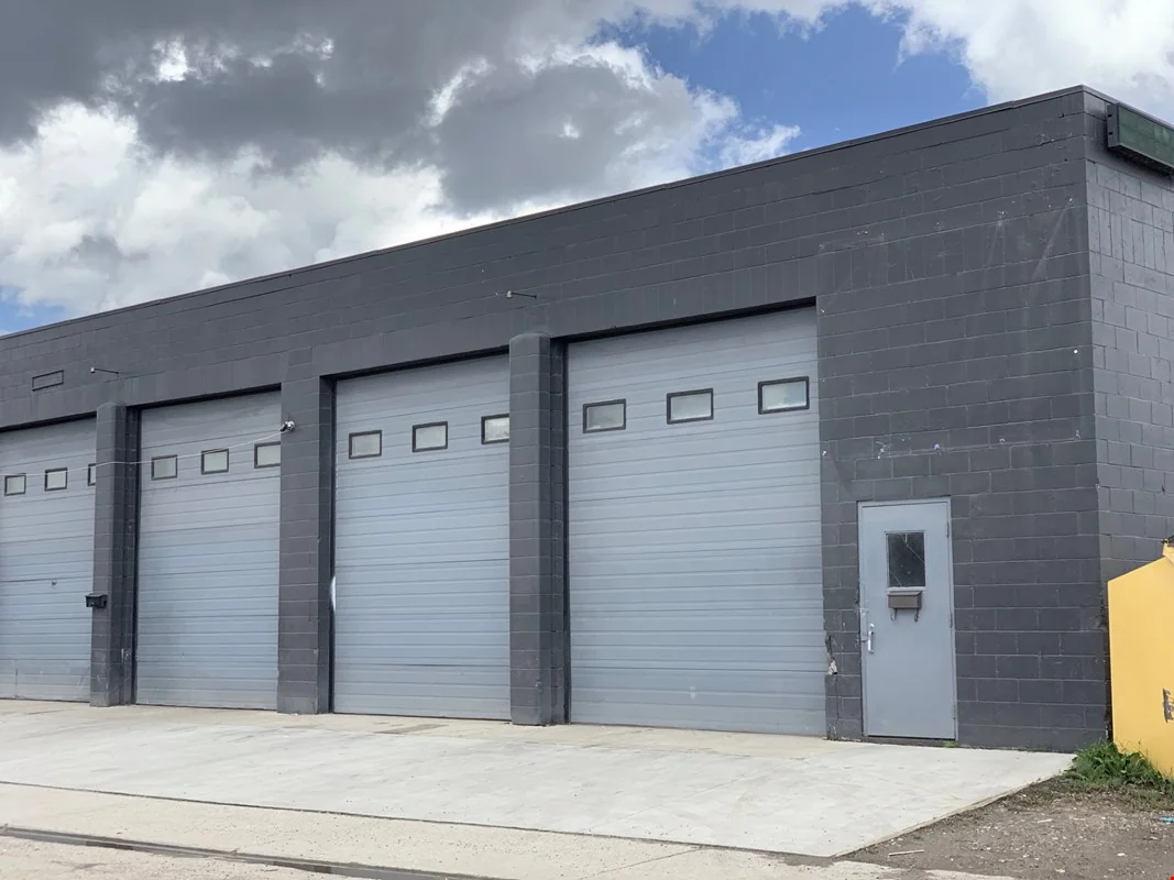 End Cap Warehouse Unit on Yellowhead Trail - industrial for sale in edmonton, AB