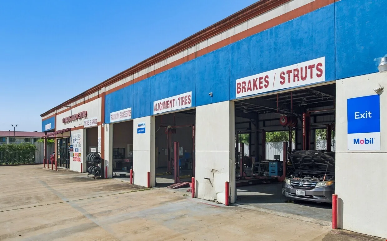 9,400 SF collision hub built to scale your throughput… — Sale in Houston, TX, photo 7 of 8