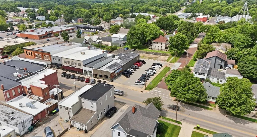 122 N Main St — Lease in Washington, IL, photo 8 of 8