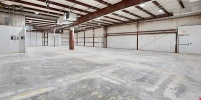 6104 45th St - Newly Renovated Industrial Flex Property — Lease in Lubbock, TX, photo 4 of 8