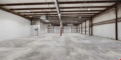 6104 45th St - Newly Renovated Industrial Flex Property — Lease in Lubbock, TX, photo 6 of 8