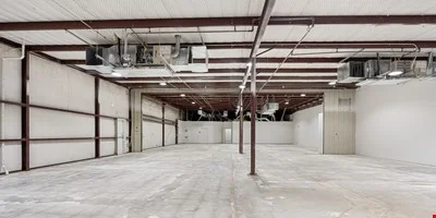 6104 45th St - Newly Renovated Industrial Flex Property — Lease in Lubbock, TX, photo 5 of 8